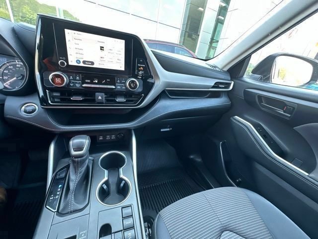 Used 2023 Toyota Highlander LE FWD image 34