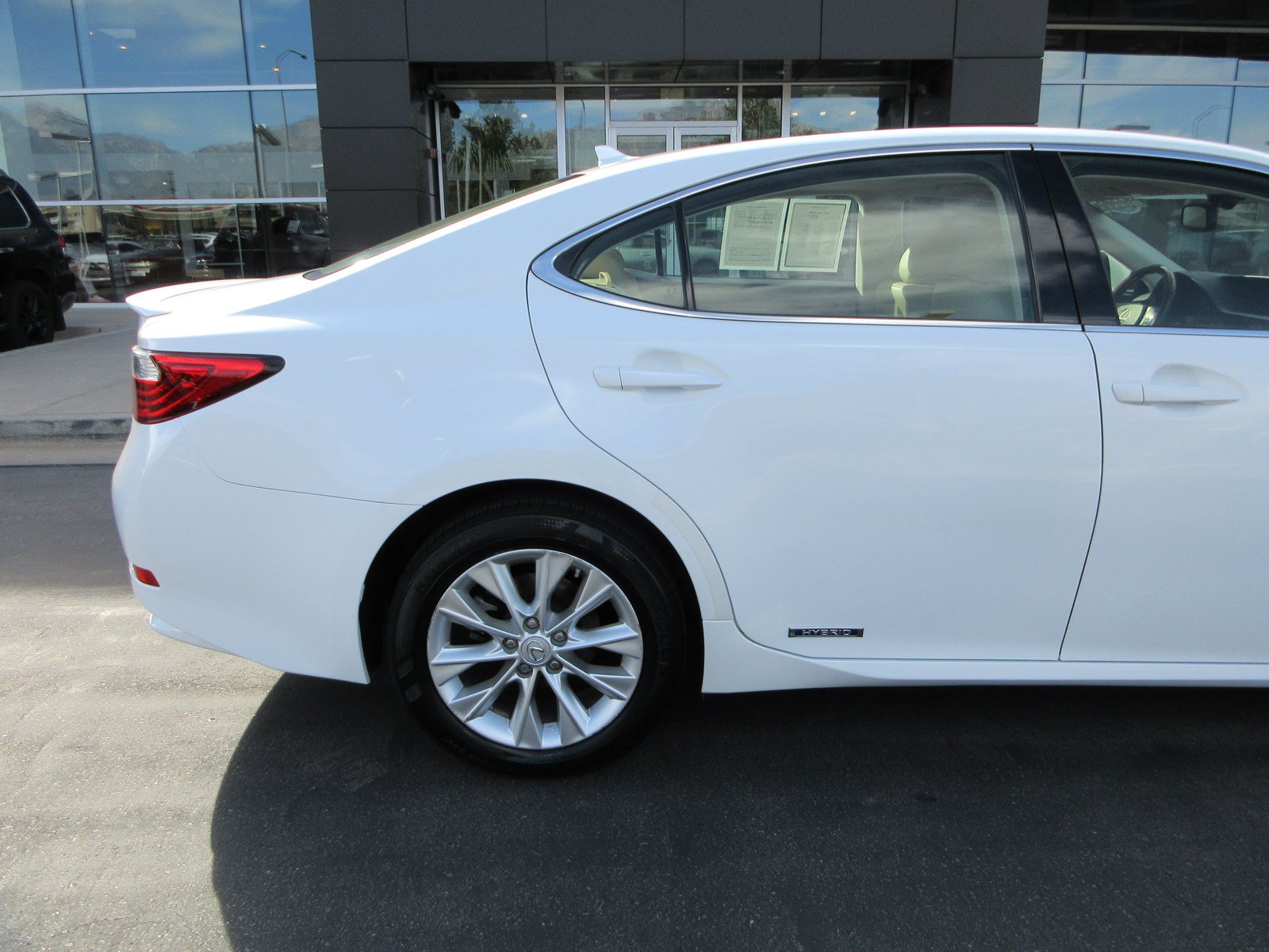 Used 2013 Lexus ES 300h w/ Luxury Pkg FWD image 10