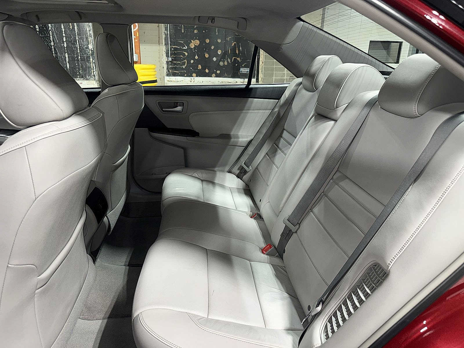 Used 2015 Toyota Camry XLE w/ Moonroof Package FWD image 17