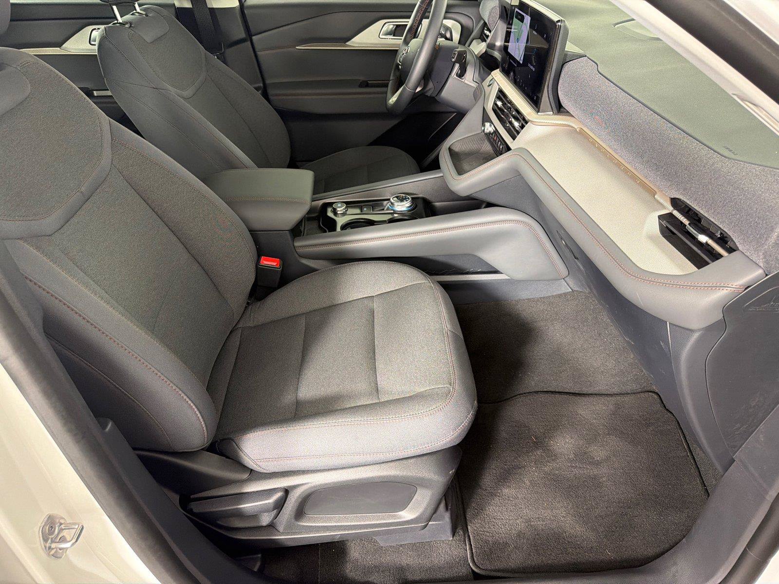 Used 2026 Ford Explorer Active RWD image 13