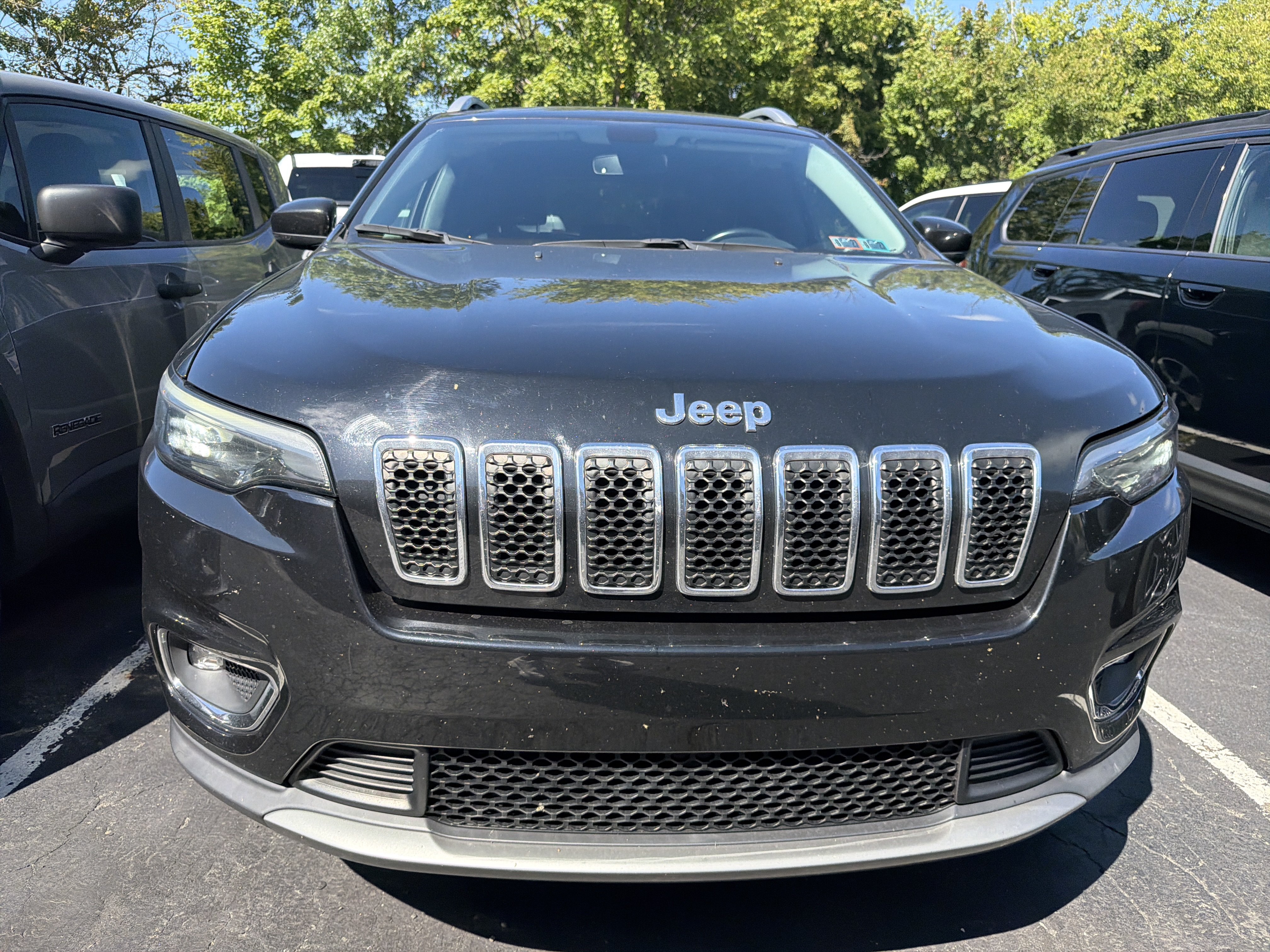 Used 2019 Jeep Cherokee Limited AWD/4WD image 2