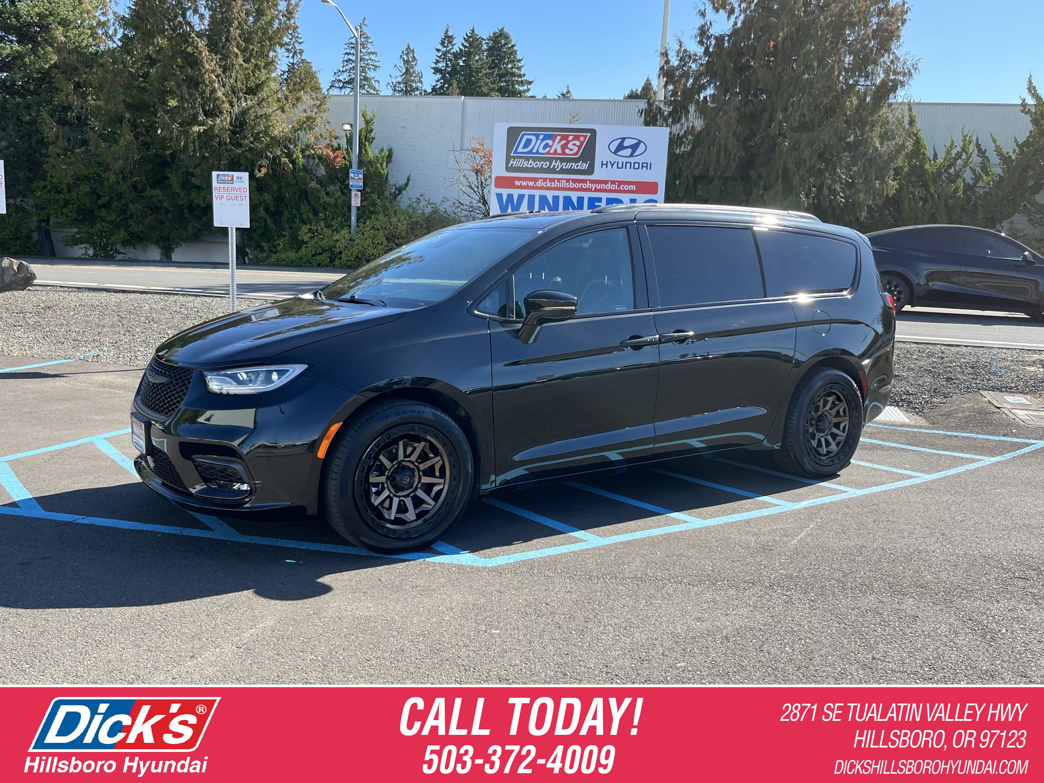 Used 2024 Chrysler Pacifica Limited w/ S Appearance Package