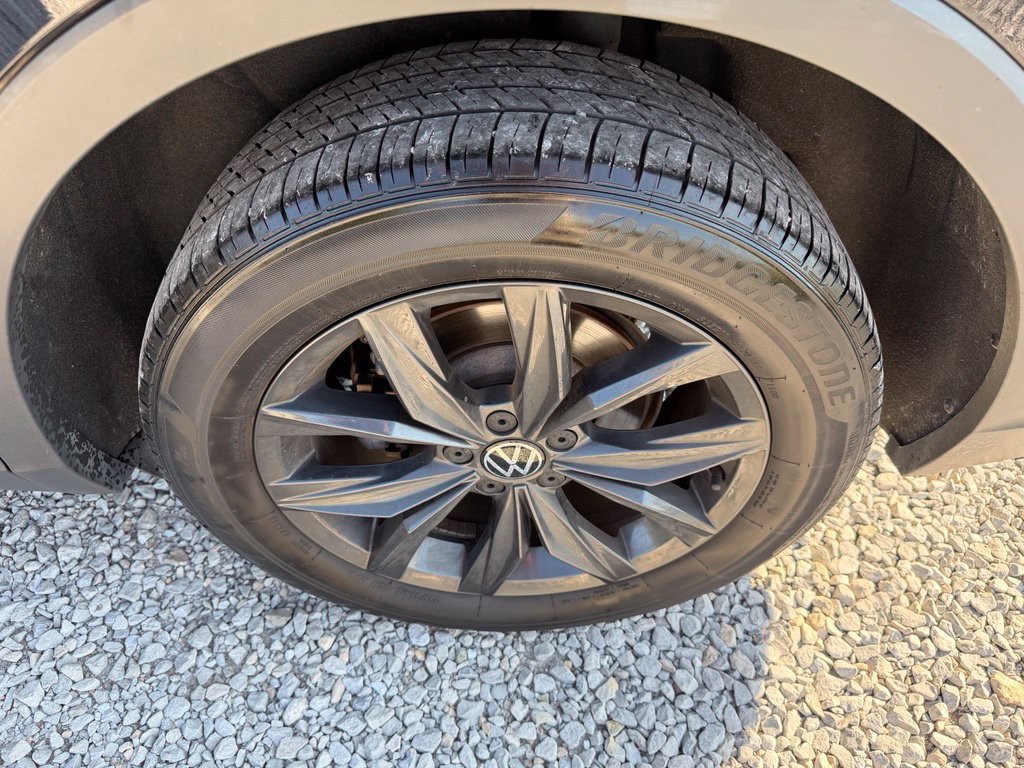 Used 2024 Volkswagen Tiguan SE FWD image 17