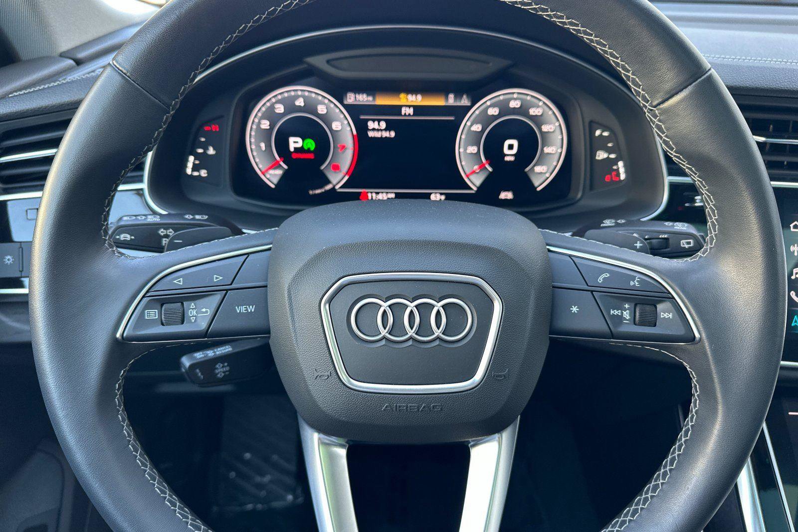 Used 2023 Audi Q8 Premium image 24