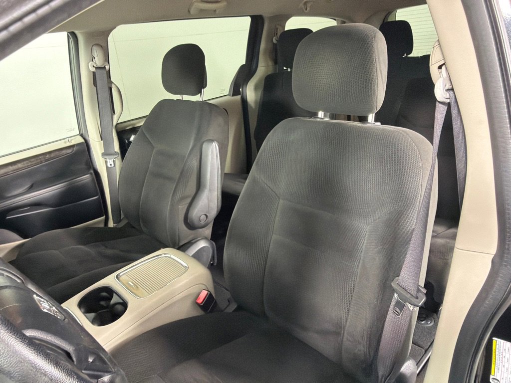 Used 2016 Dodge Grand Caravan SXT image 12