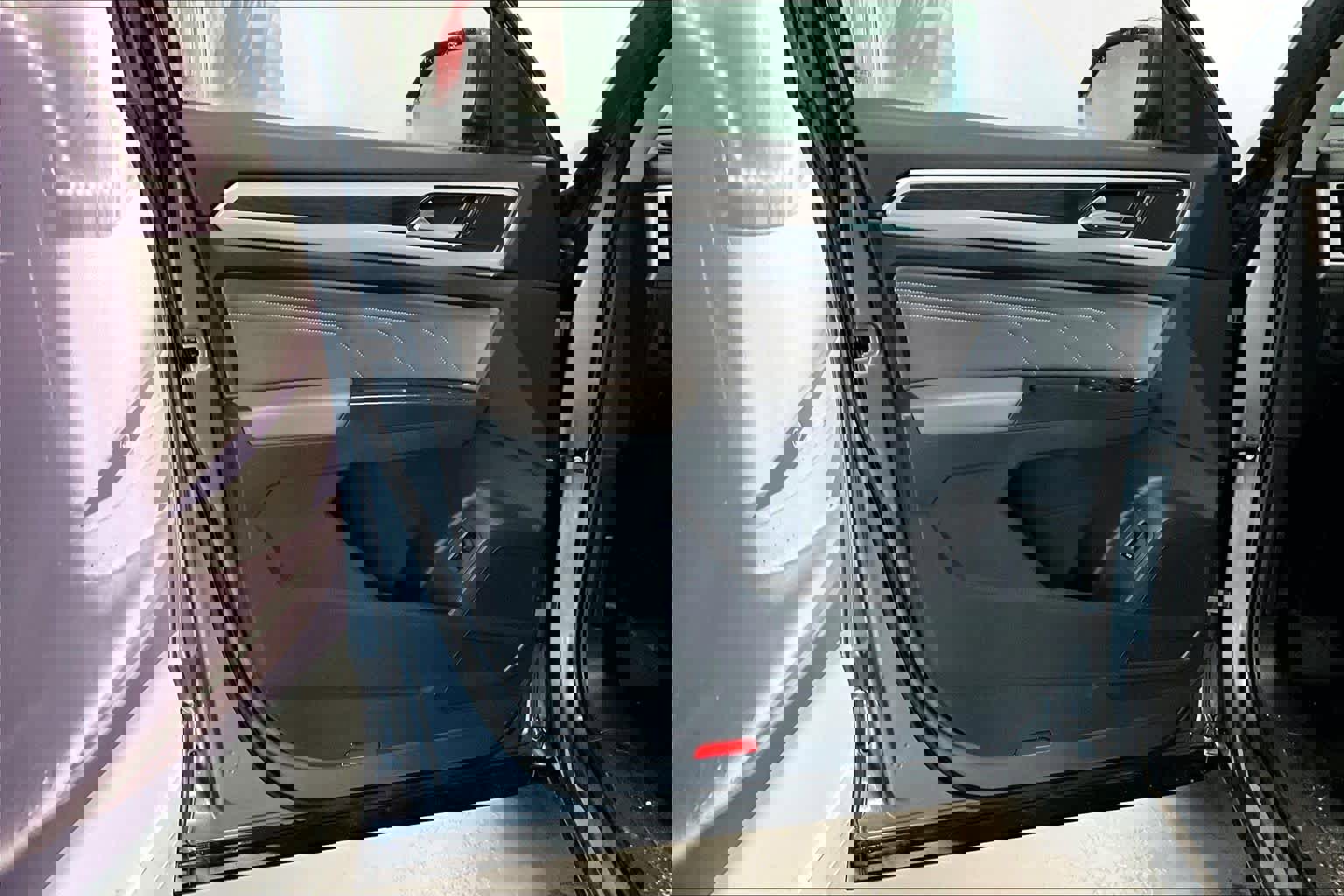 Used 2023 Volkswagen Atlas SE w/ Panoramic Sunroof Package image 23