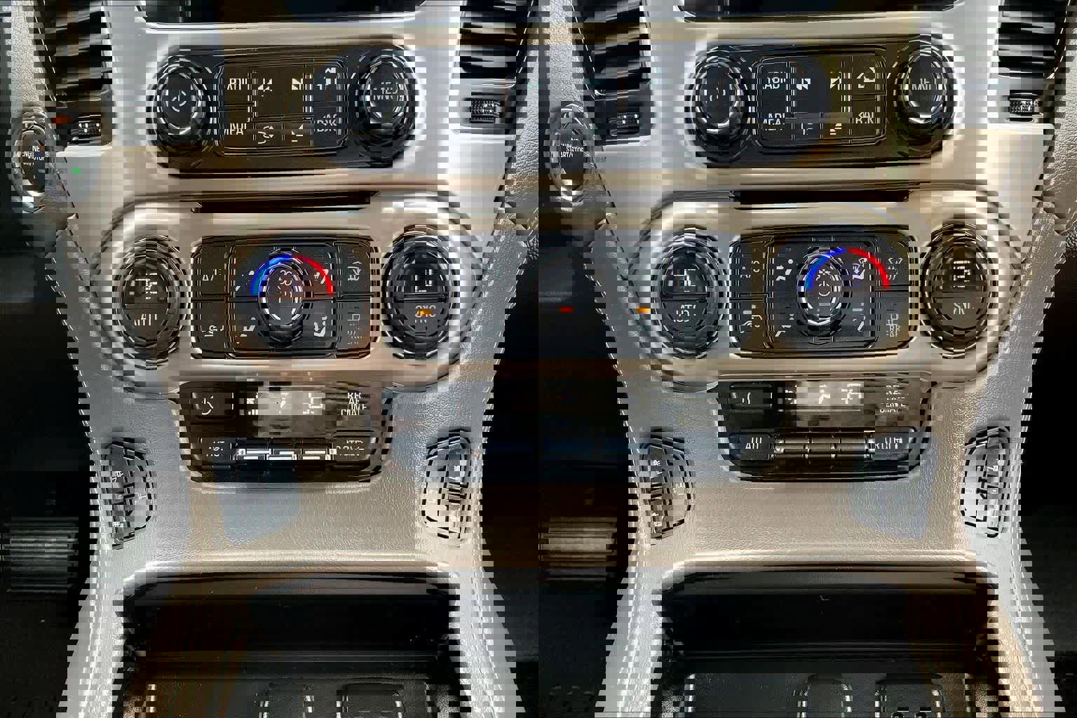 Used 2016 GMC Yukon XL Denali w/ Open Road Package image 34