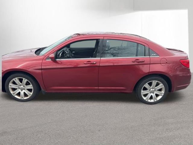 Used 2013 Chrysler 200 Touring image 2