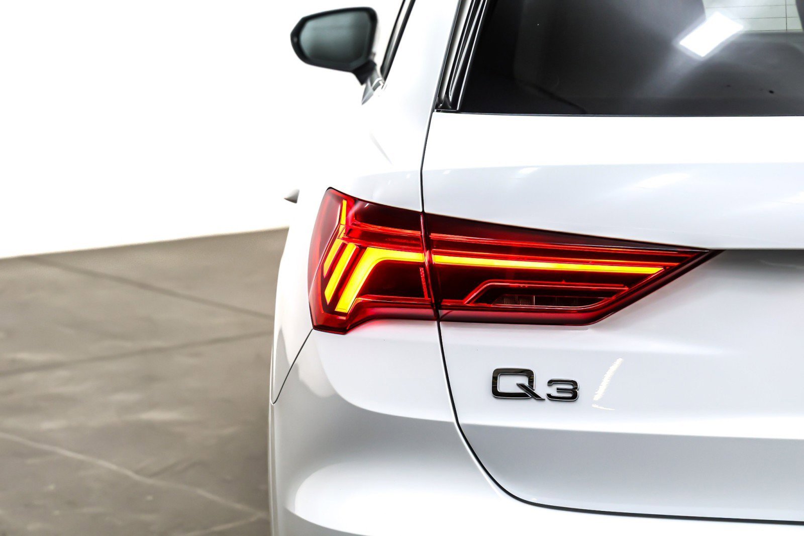 Used 2025 Audi Q3 2.0T Premium Plus w/ Premium Plus Package image 16