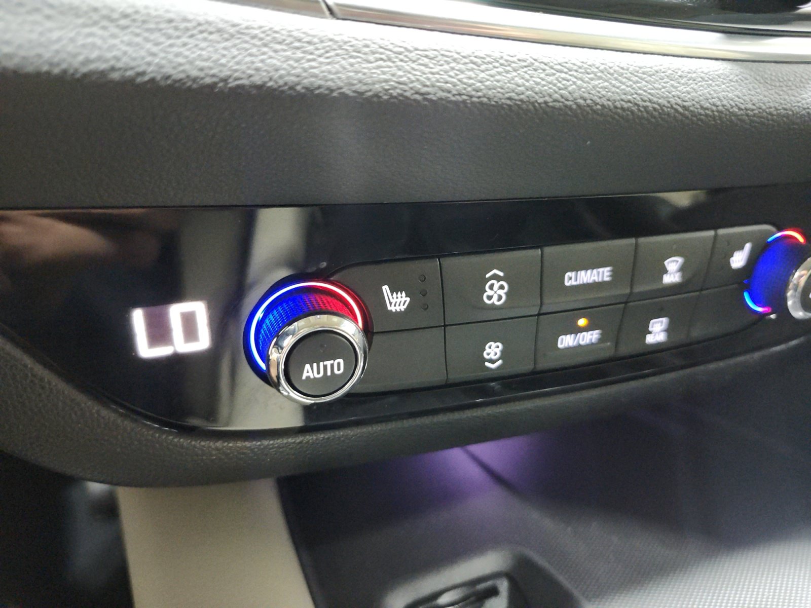 Used 2020 Buick Enclave Essence FWD image 21