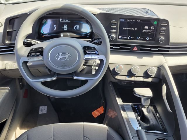 New 2026 Hyundai Elantra SE image 4