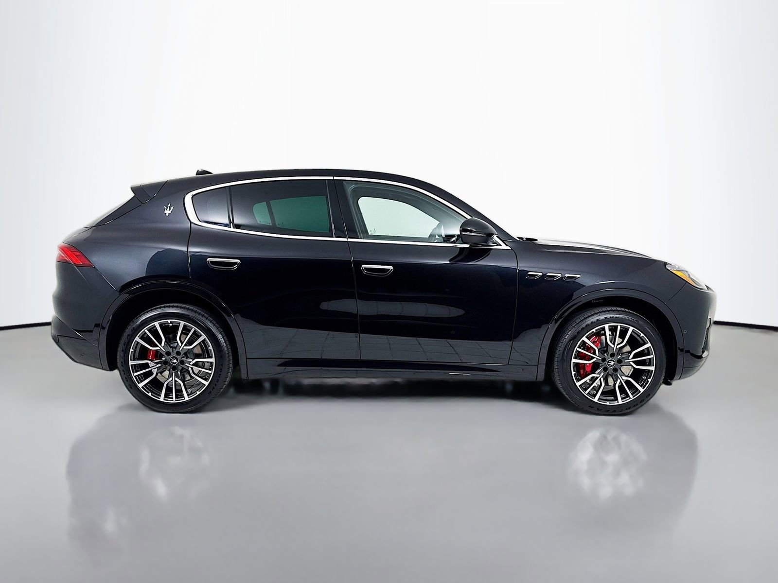 New 2025 Maserati Grecale GT image 9
