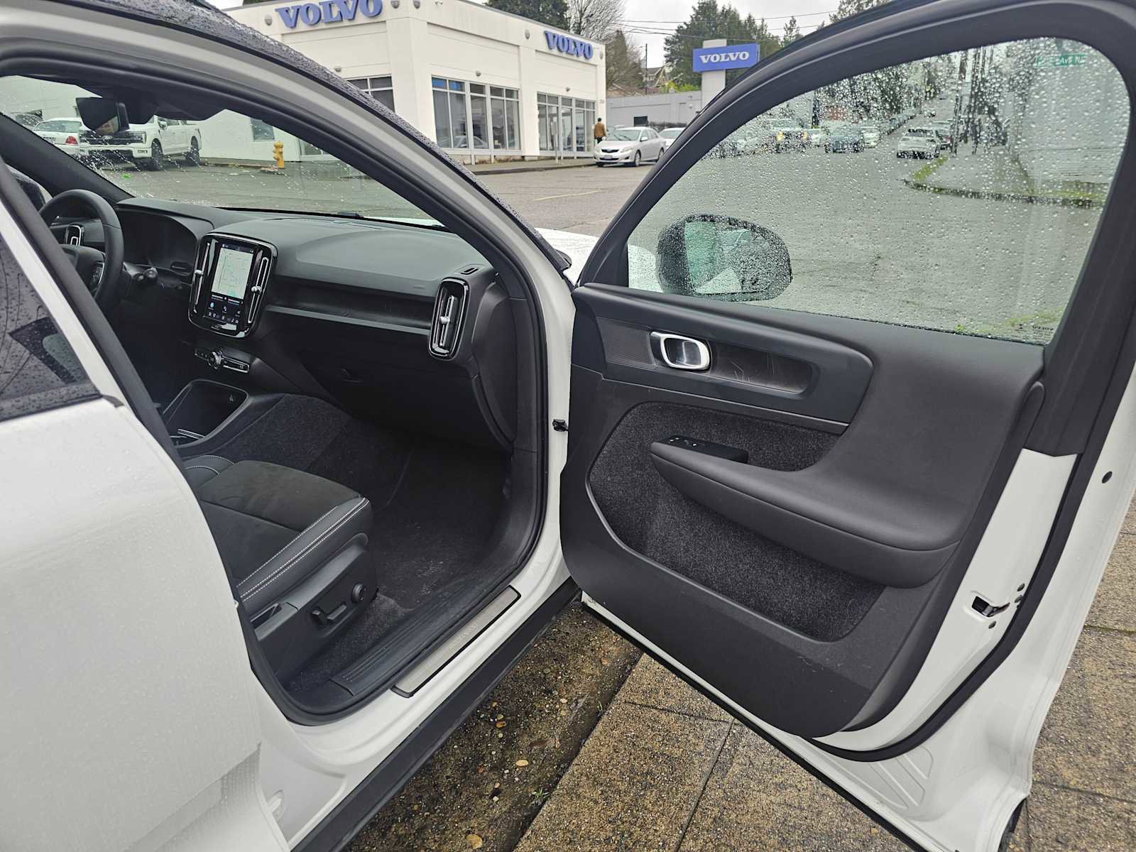 Certified 2023 Volvo XC40 Recharge Plus image 10