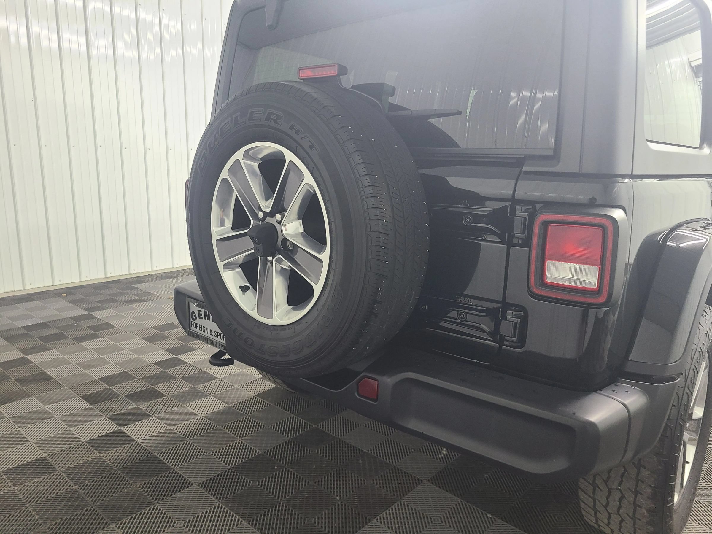 Used 2020 Jeep Wrangler Unlimited Sahara AWD/4WD image 19