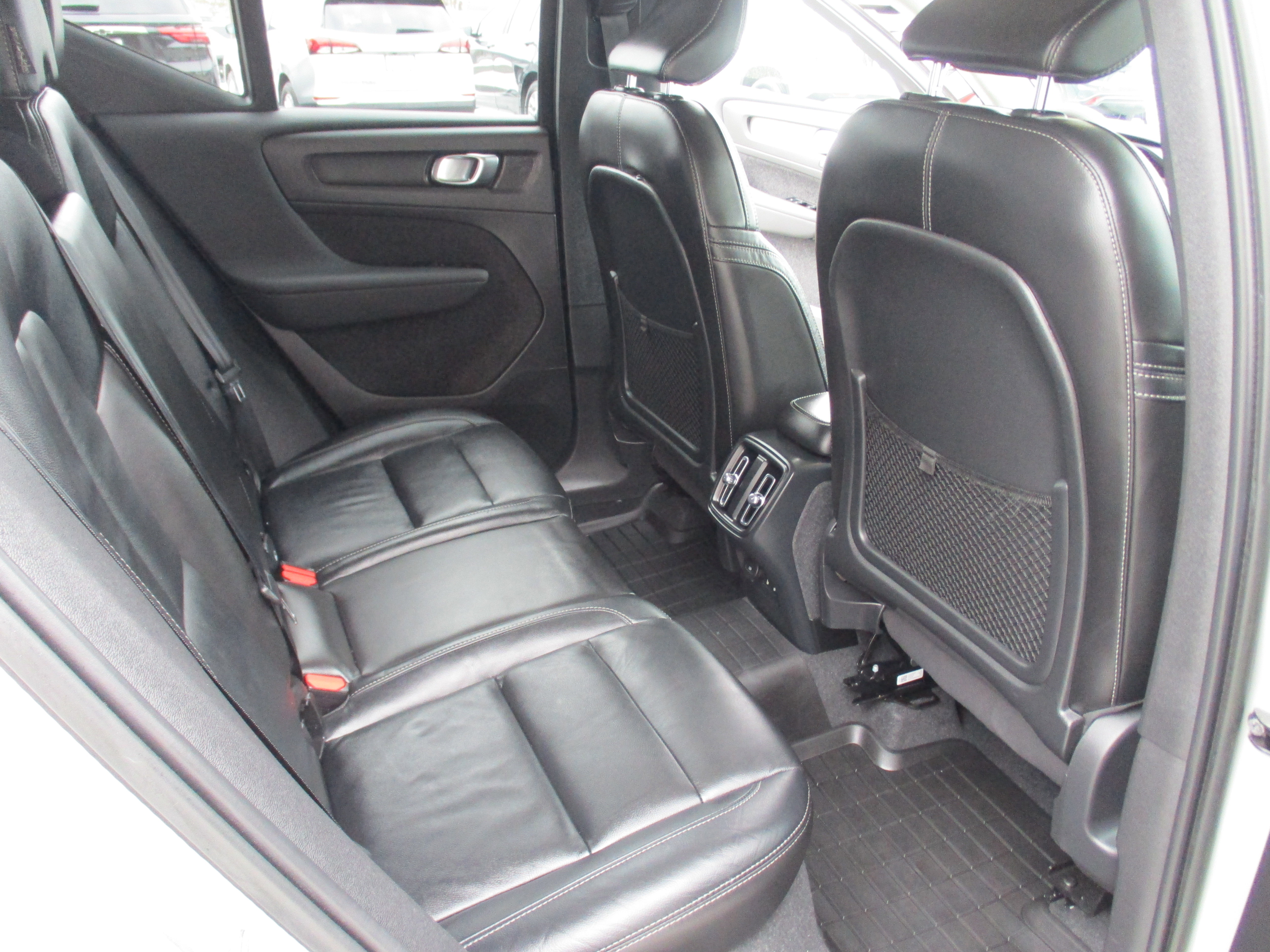 Certified 2023 Volvo XC40 B5 Core w/ Convenience Package image 14