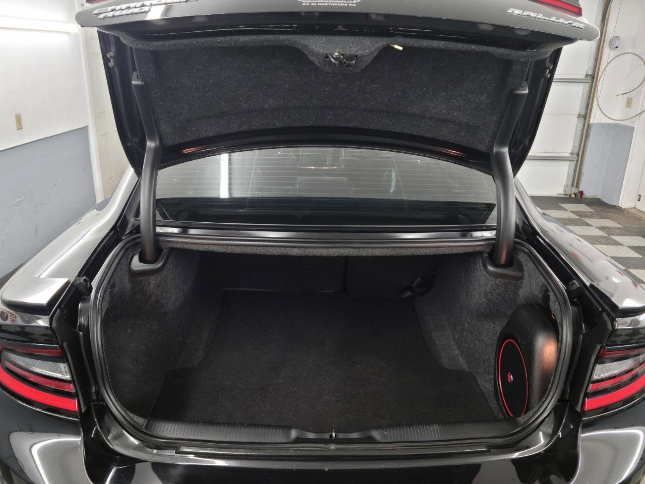 Used 2015 Dodge Charger SXT w/ AWD Premium Group image 9