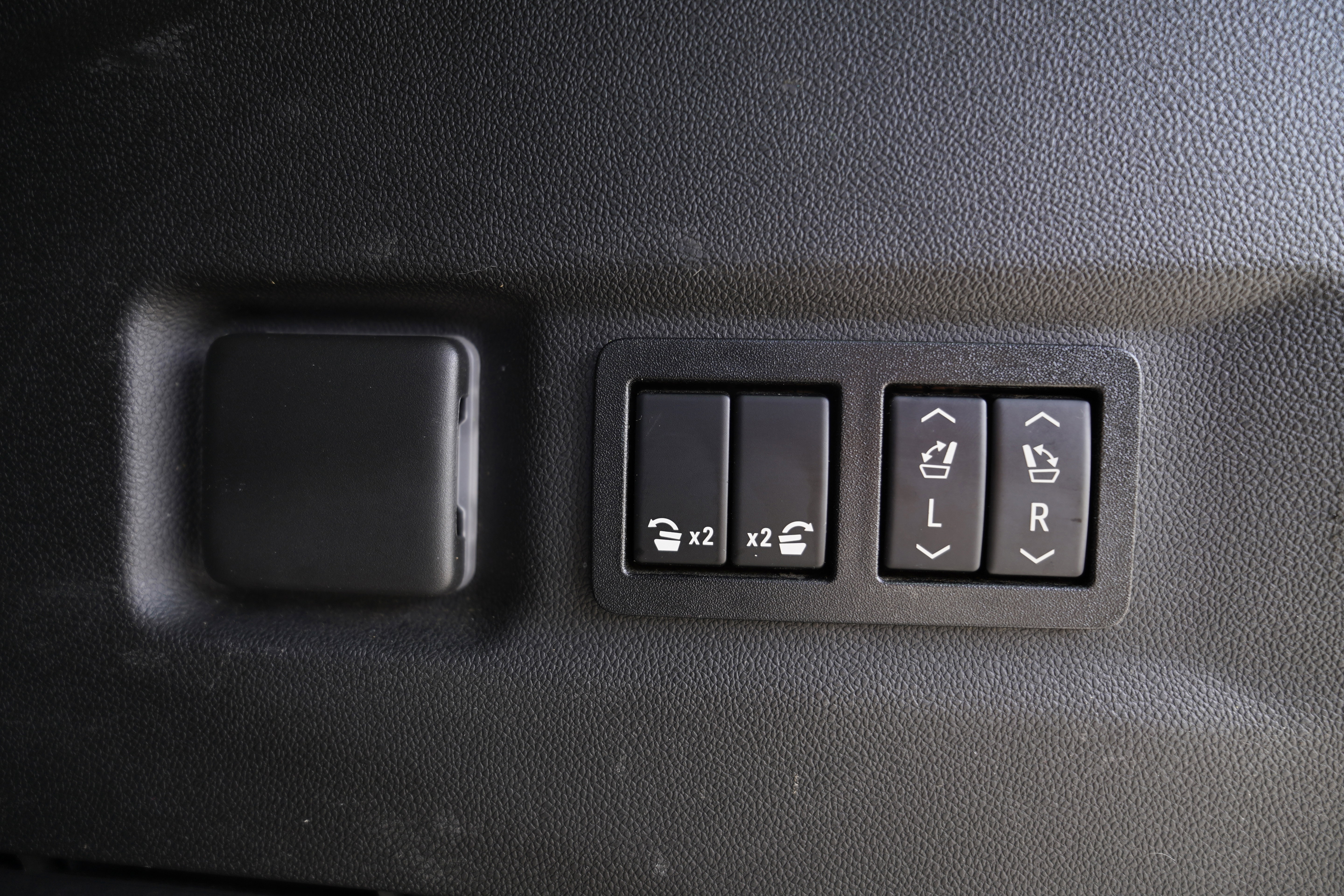 Used 2021 Chevrolet Suburban Premier w/ Premium Package RWD image 46