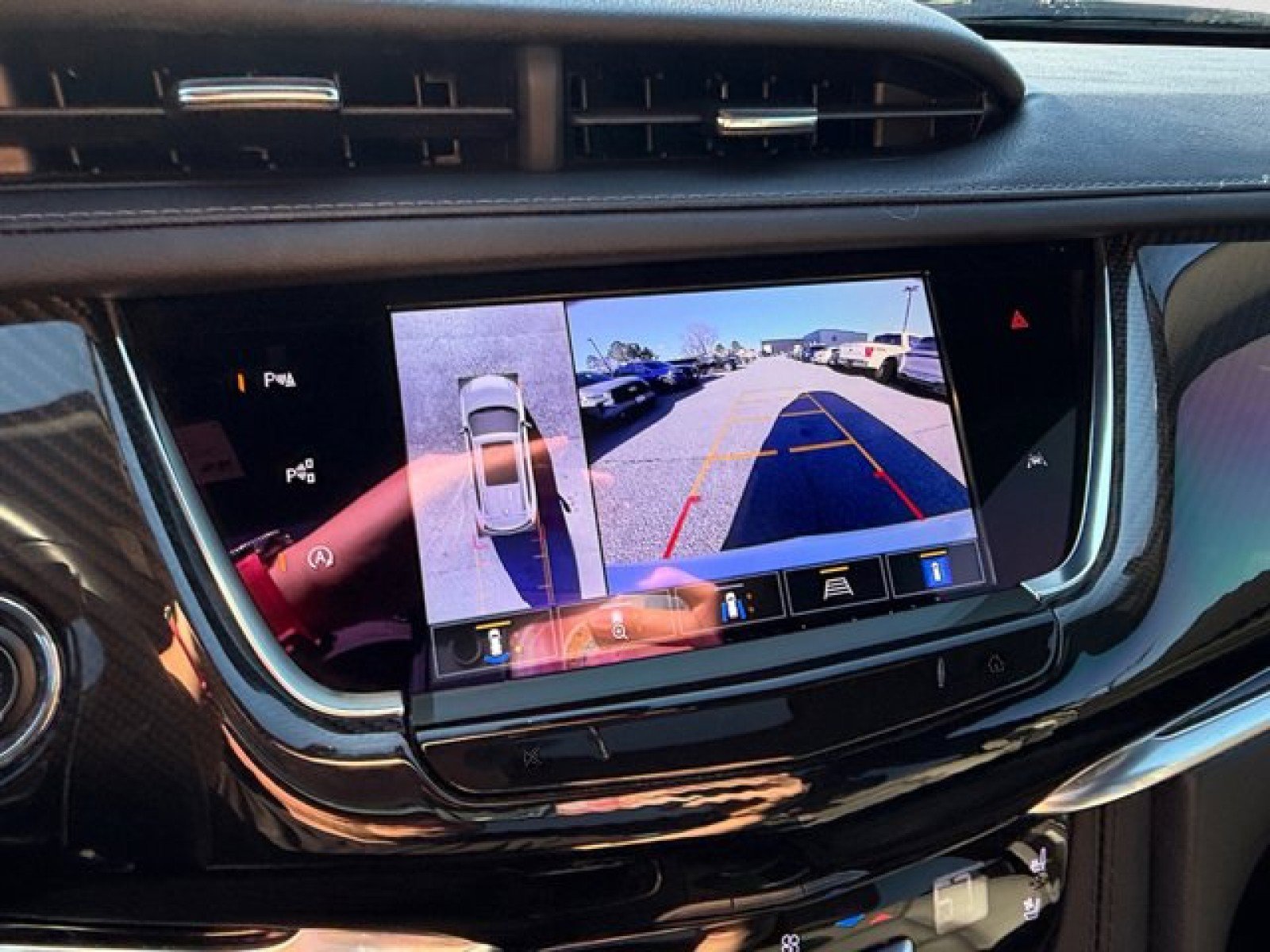 Used 2024 Cadillac XT6 Sport w/ LPO, Onyx Lite Package image 17