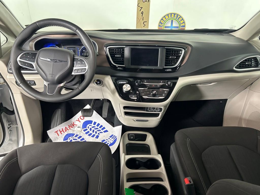 Used 2023 Chrysler Voyager LX FWD image 7