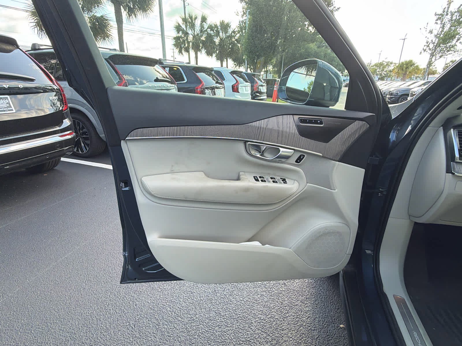 Used 2024 Volvo XC90 T8 Plus w/ Protection Package Premier AWD/4WD image 21