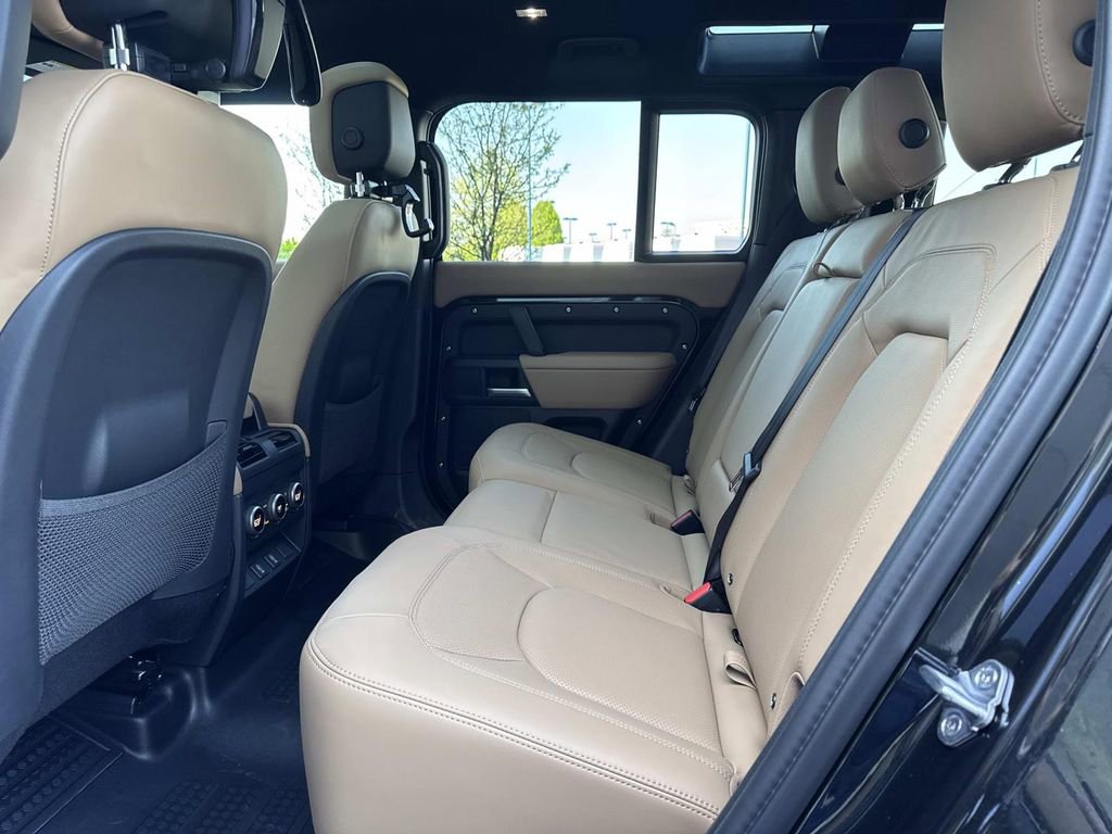 New 2026 Land Rover Defender 110 X-Dynamic SE image 13