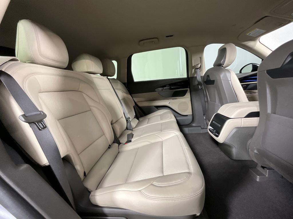 Used 2025 Lincoln Nautilus Premier AWD/4WD image 23