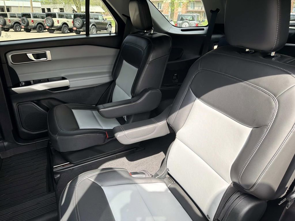 Used 2022 Ford Explorer XLT w/ Equipment Group 202A image 14