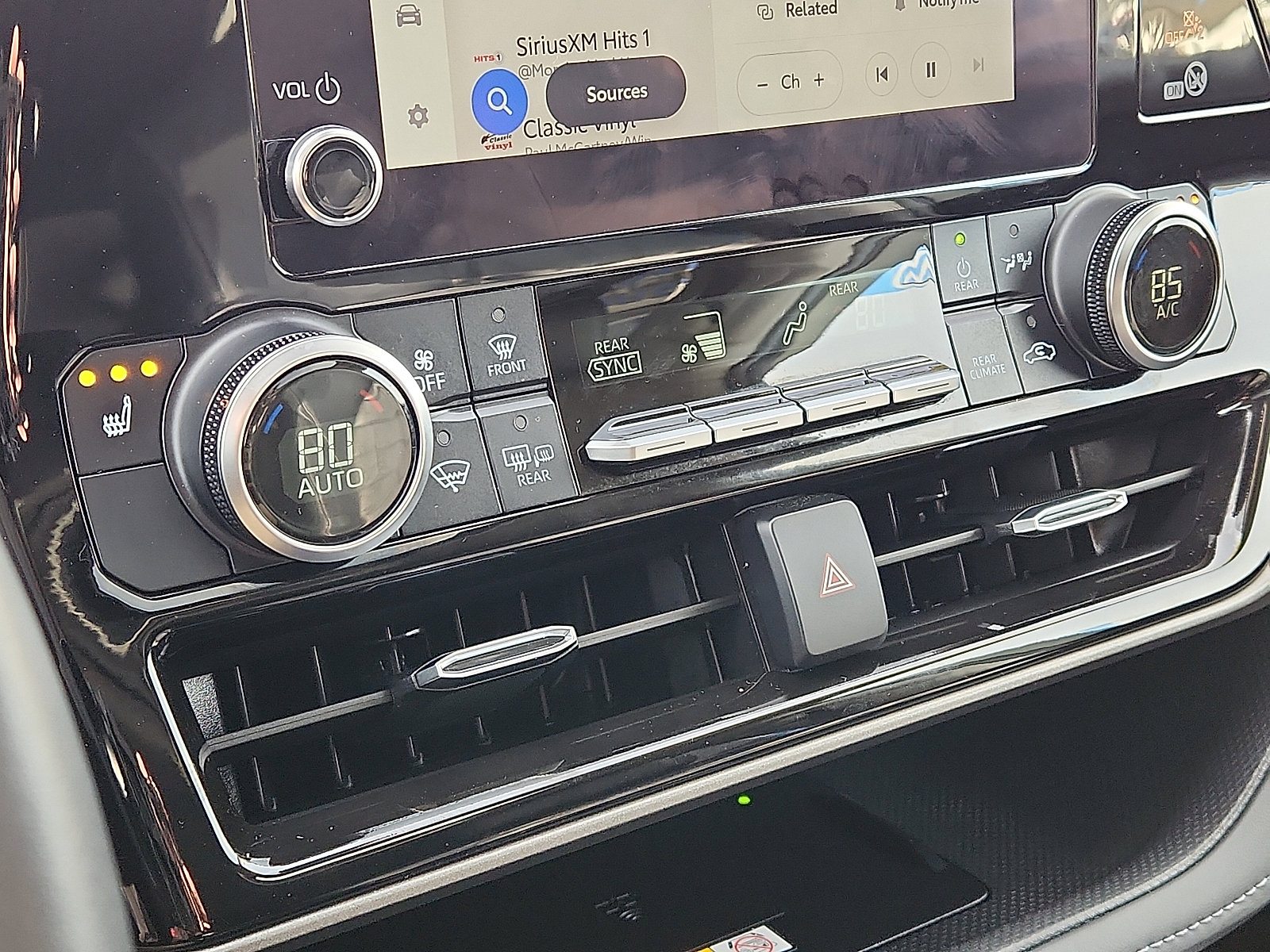 Used 2024 Toyota Highlander XLE image 18