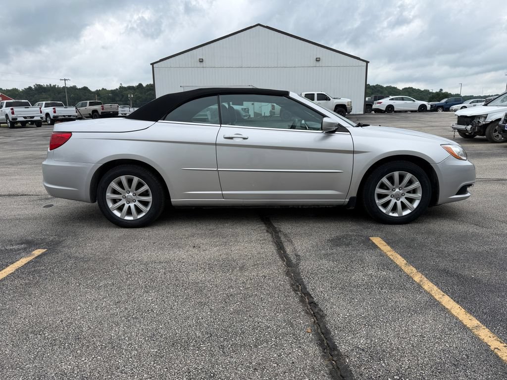 Used 2011 Chrysler 200 Touring FWD image 4