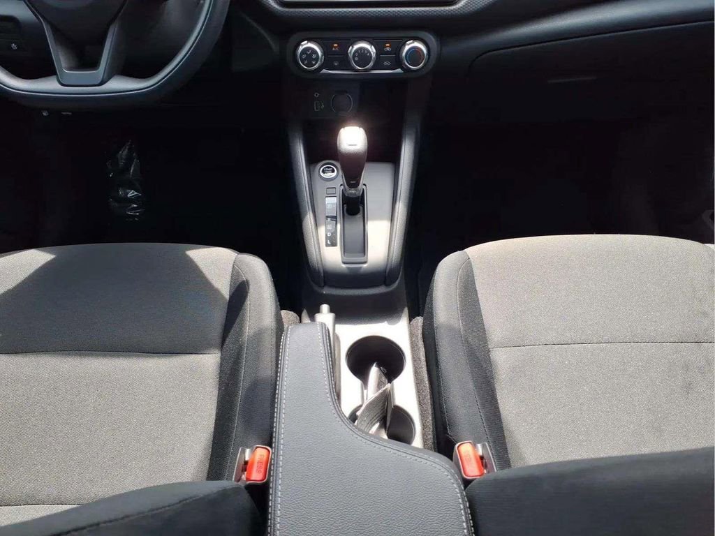 Used 2025 Nissan Kicks Play S image 11