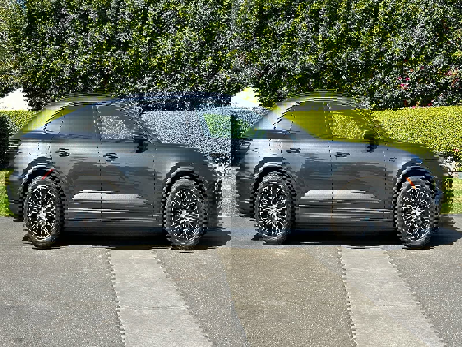 New 2025 Porsche Macan 4 Electric image 9