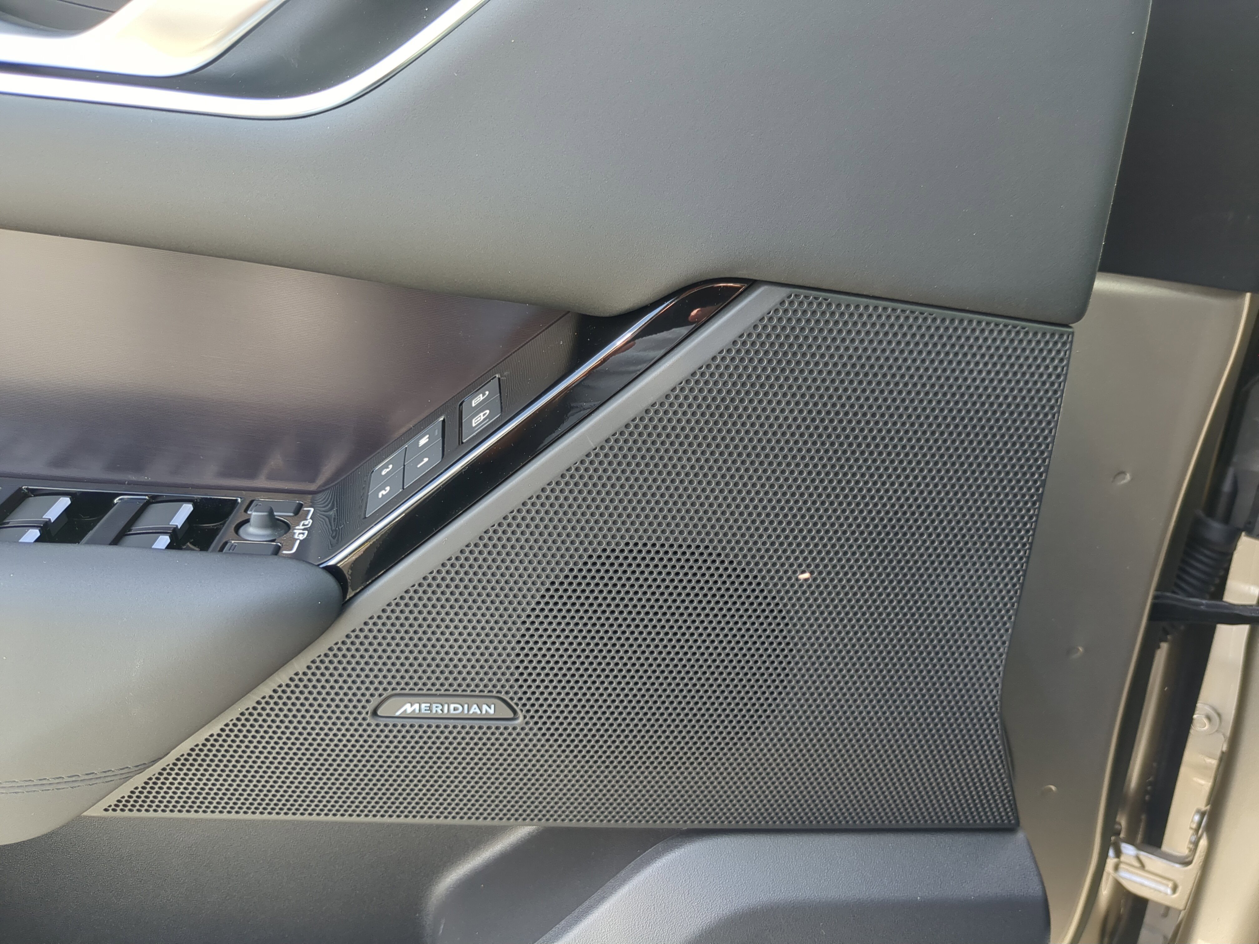 New 2026 Land Rover Range Rover Velar Dynamic SE image 17