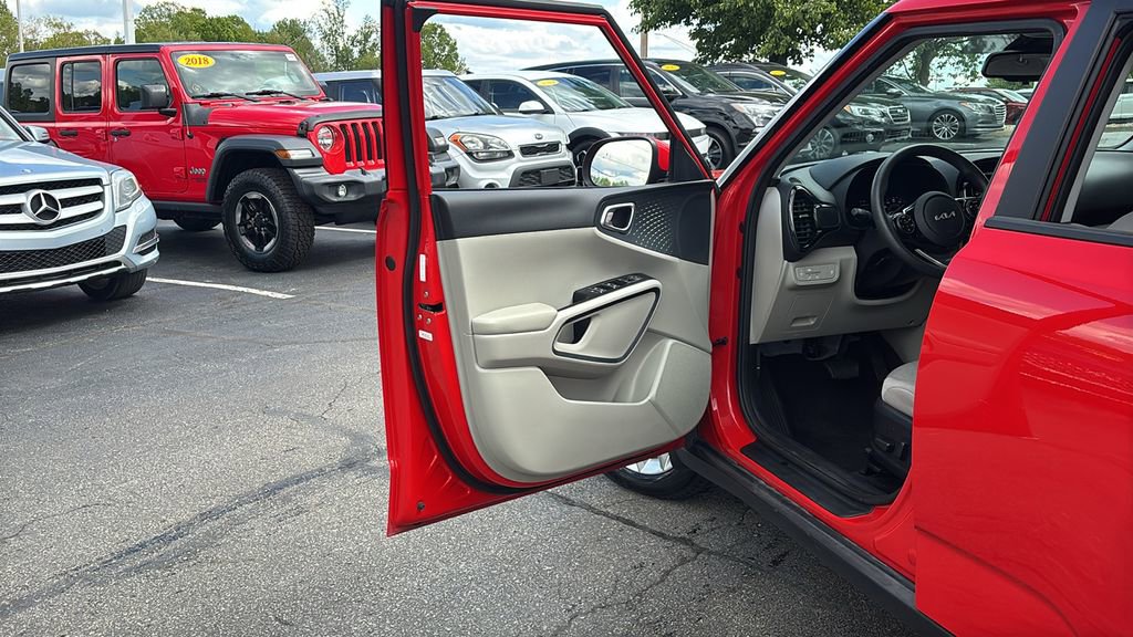 Used 2022 Kia Soul S FWD image 11