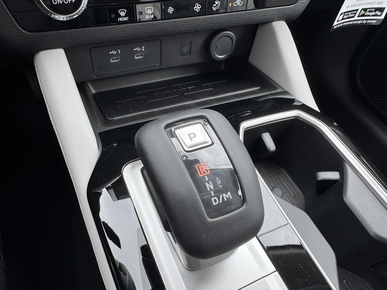 New 2025 Mitsubishi Outlander SE image 25