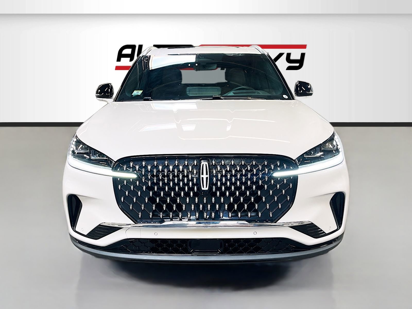 Used 2025 Lincoln Aviator Reserve w/ Equipment Group 201A image 2