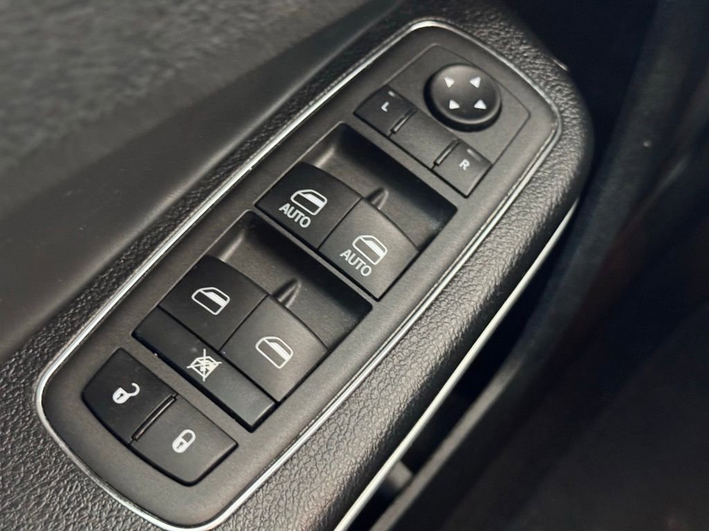 Used 2022 Chrysler 300 Touring L RWD image 23
