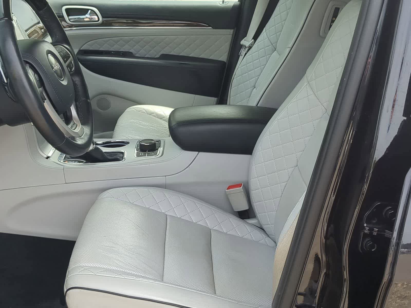 Used 2019 Jeep Grand Cherokee Summit AWD/4WD image 16