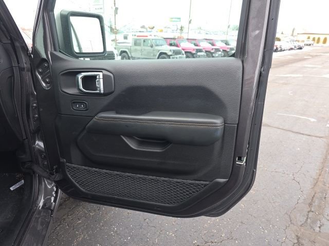 Used 2025 Jeep Wrangler Unlimited Sahara w/ Safety Group image 34