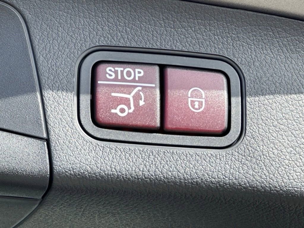 New 2025 Mercedes-Benz GLA 35 AMG 4MATIC image 13