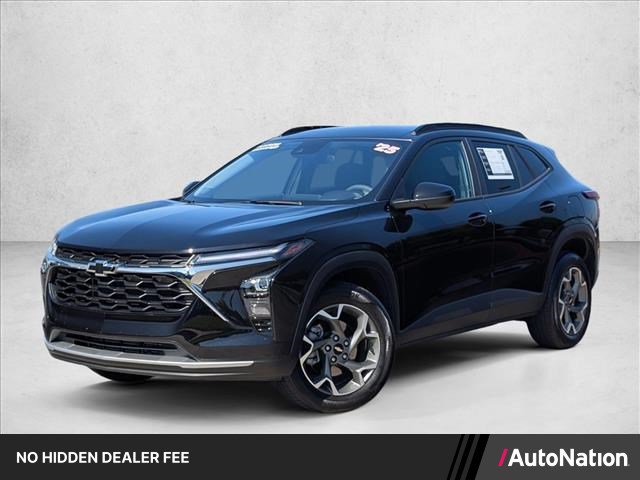 Used 2025 Chevrolet Trax LT FWD image 1