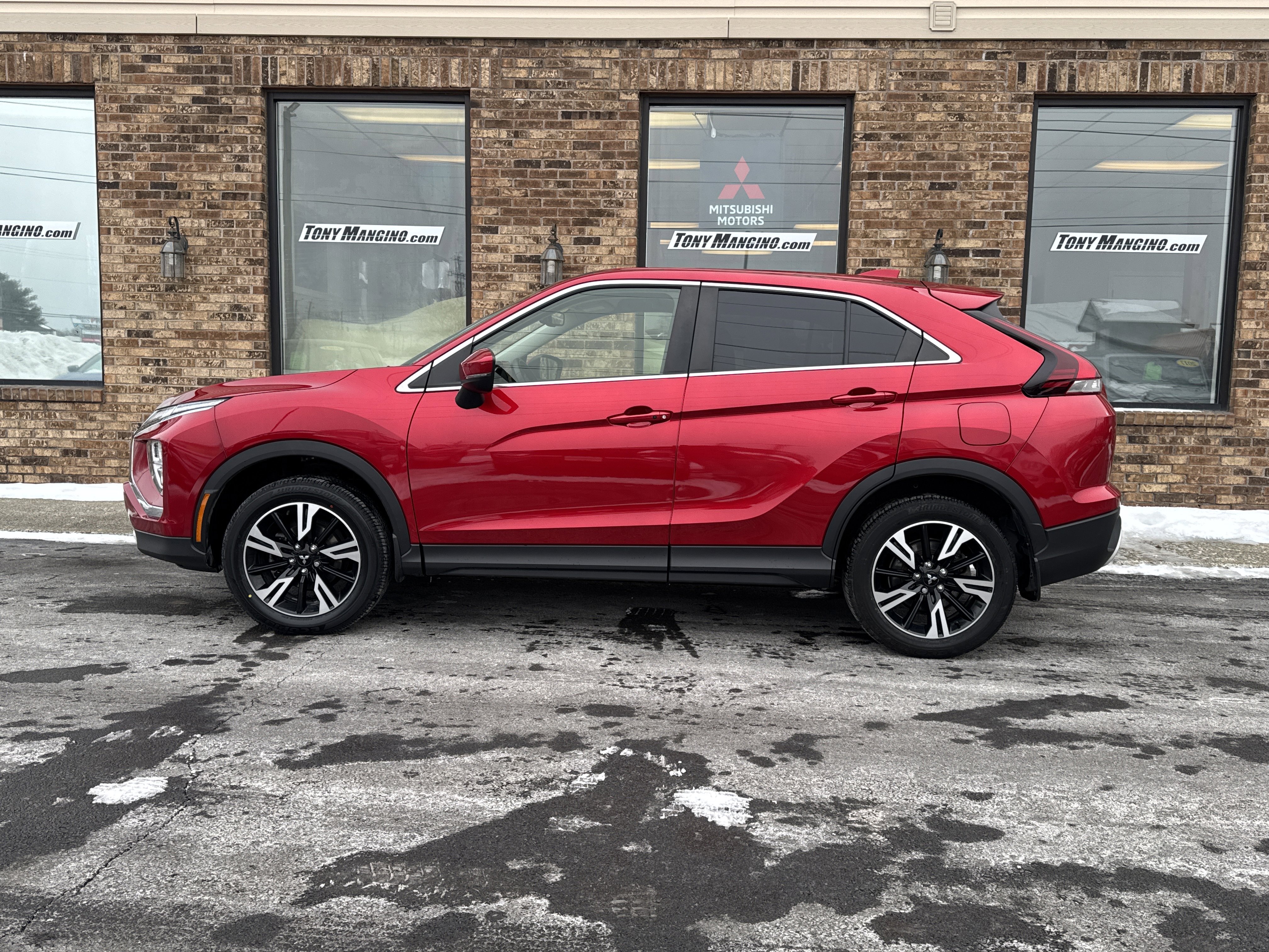 Used 2023 Mitsubishi Eclipse Cross SE image 2
