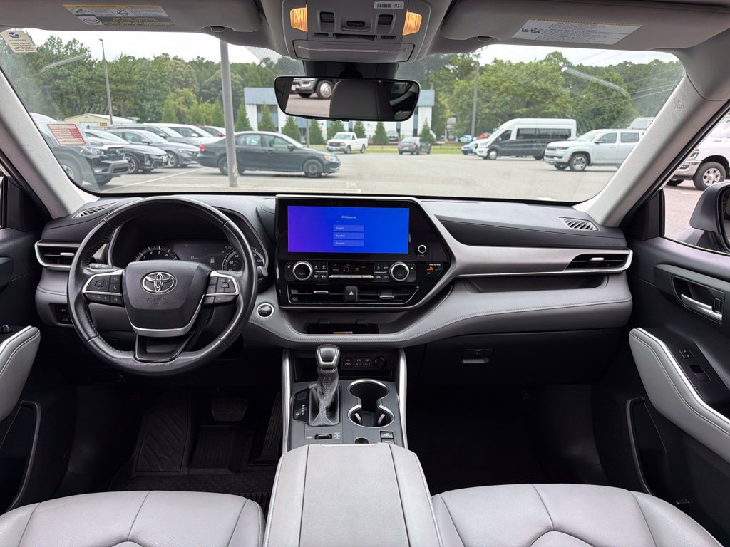 Used 2024 Toyota Highlander XLE AWD/4WD image 8
