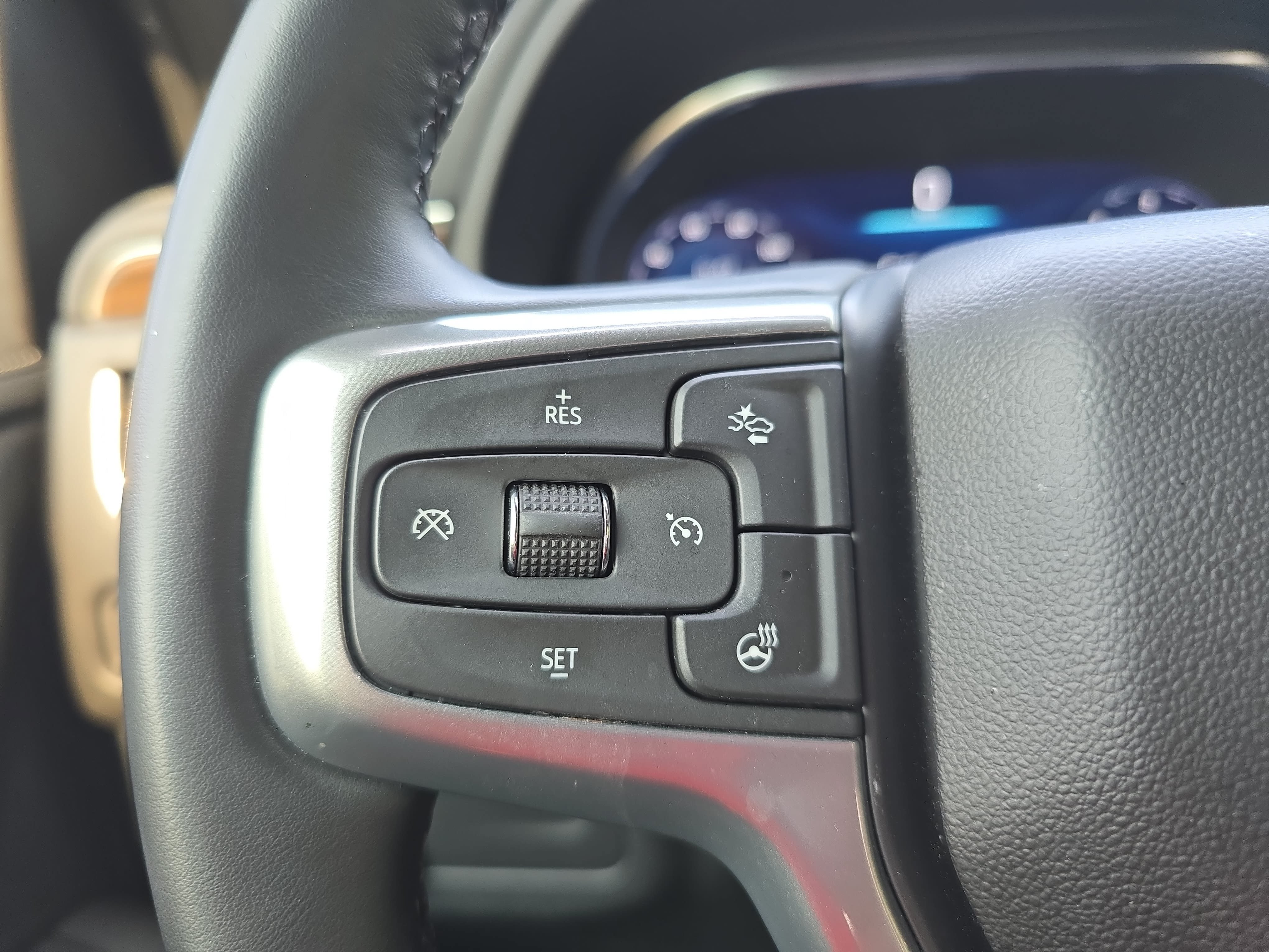 Used 2024 Chevrolet Tahoe Premier AWD/4WD image 18