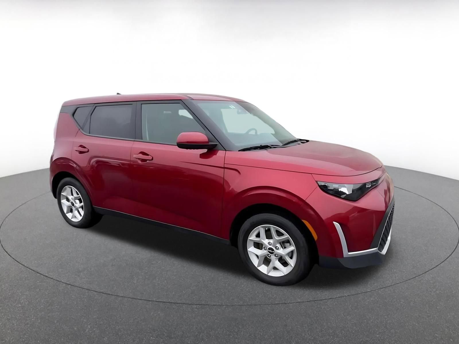 Used 2025 Kia Soul LX w/ LX Technology Package FWD image 2