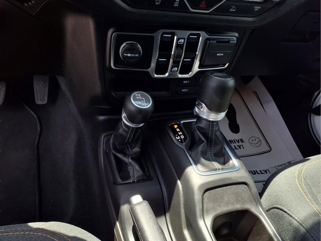 Used 2025 Jeep Gladiator Sport AWD/4WD image 7