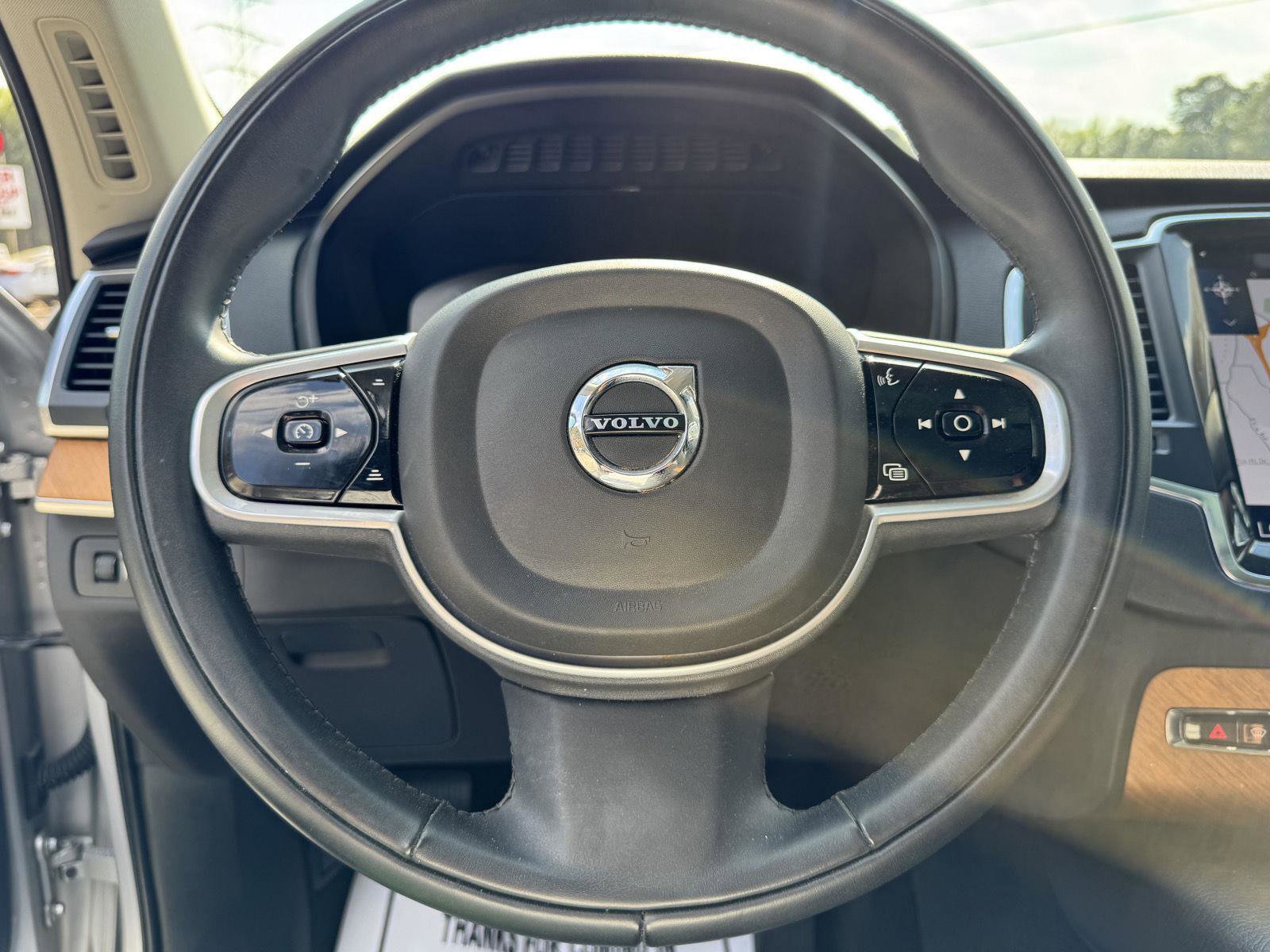 Used 2022 Volvo XC90 T6 Momentum w/ Climate Package AWD/4WD image 3