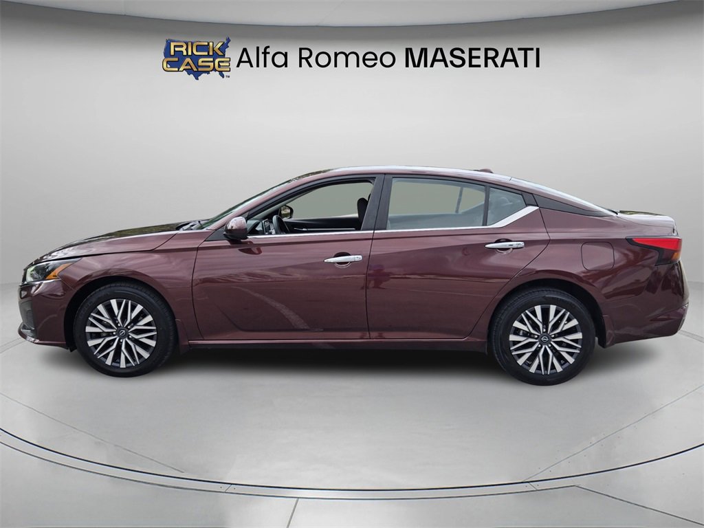 Used 2023 Nissan Altima 2.5 SV image 3
