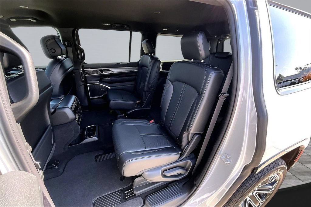 New 2026 Jeep Grand Wagoneer 4WD image 19