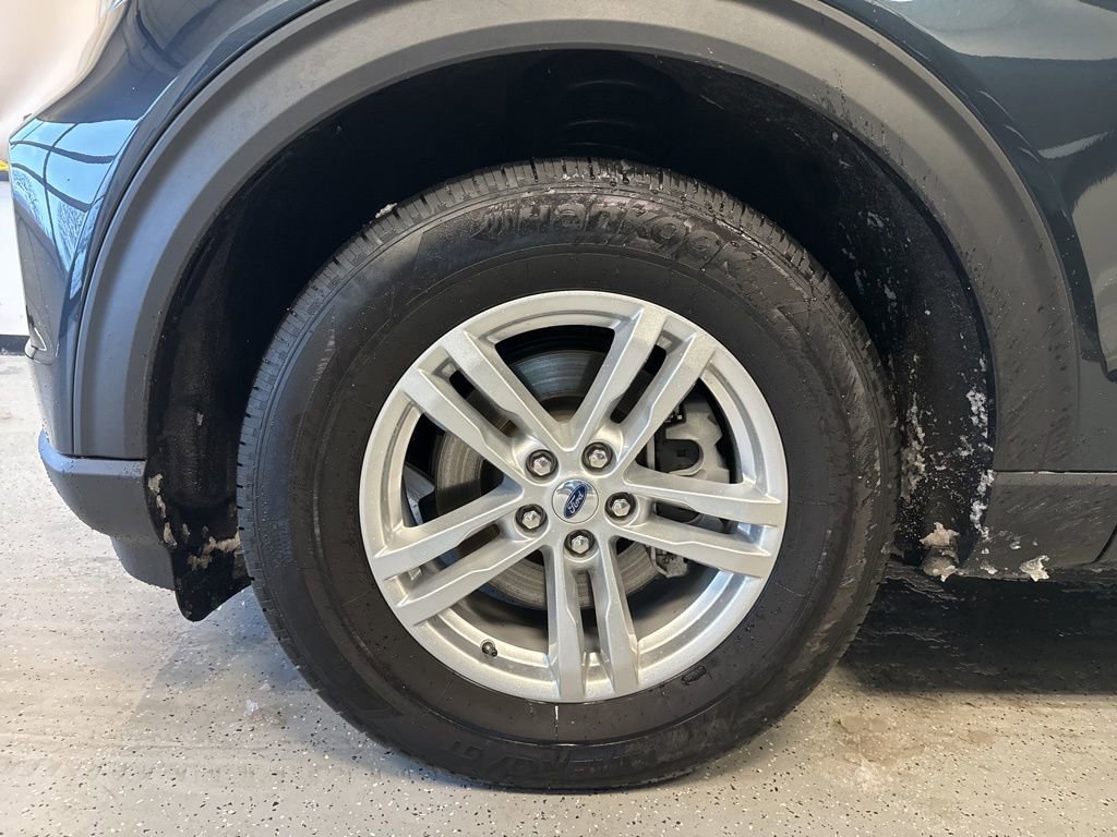 Used 2023 Ford Explorer XLT w/ Equipment Group 202A image 4