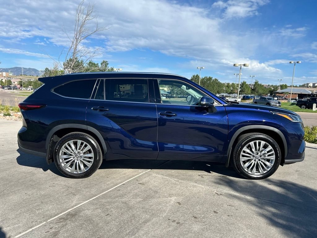 Used 2026 Toyota Highlander Limited AWD/4WD image 9